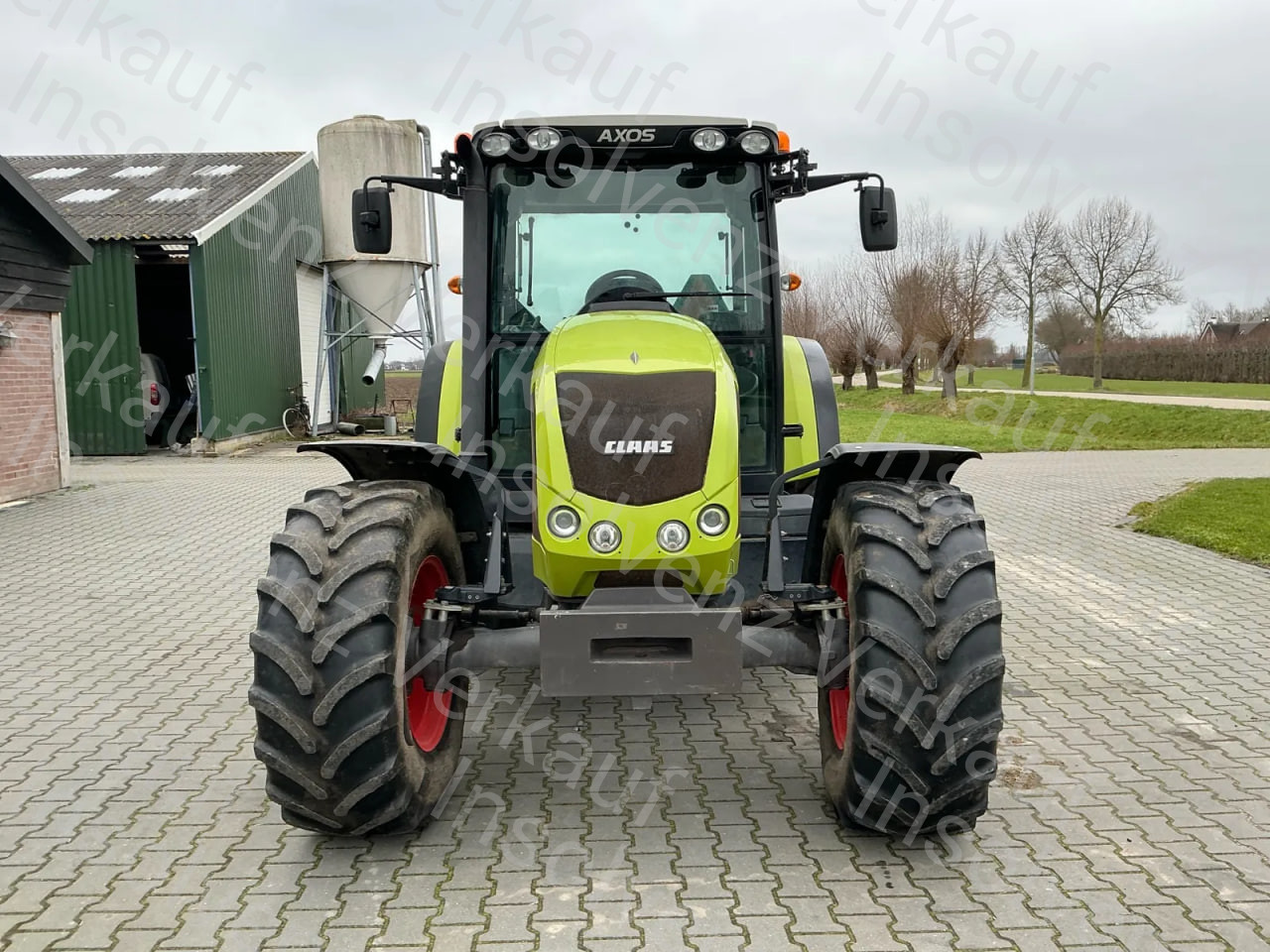 Claas AXOS 320 / A62 Traktor